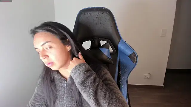 Miss Nicole online show from 09.21.25