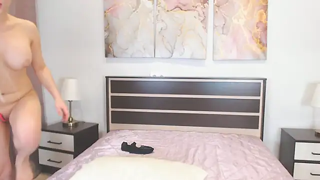 Snapshot of Yulianna_Smith chatting on 12.15.24 Yulianna Smith online show from 12.15.24