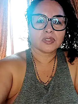 Snapshot of hazel_milf chatting on 01.07.25 hazel milf online show from 01.07.25