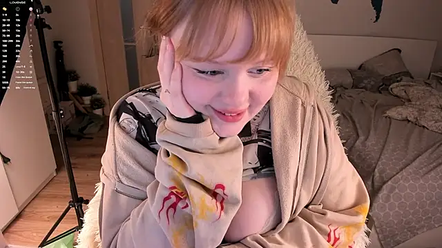 Snapshot of LisaLaas chatting on 12.10.24 LisaLaas online show from 12.10.24