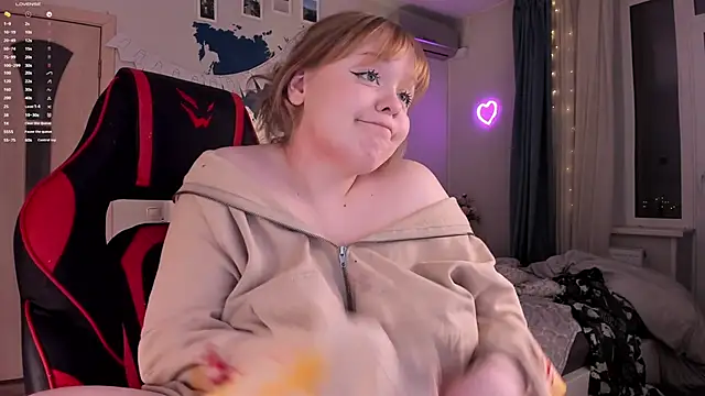 Snapshot of LisaLaas chatting on 12.14.24 LisaLaas online show from 12.14.24