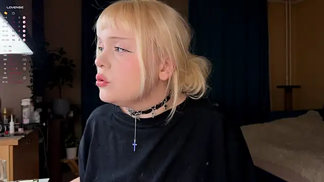 Snapshot of LisaLaas chatting on 09.30.25 LisaLaas online show from 09.30.25