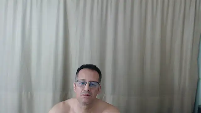 Snapshot of Daddyhot_Alejo chatting on 05.28.26 Daddyhot Alejo online show from 05.28.26
