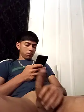 Snapshot of SEBASTHIAN chatting on 12.21.25 SEBASTHIAN online show from 12.21.25