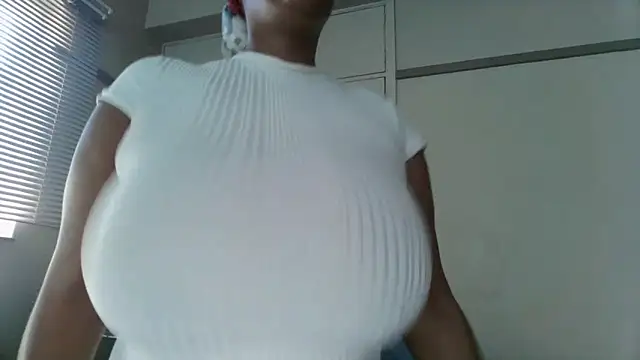 Snapshot of Charlie-Crawford chatting on 05.10.26 Charlie-Crawford online show from 05.10.26