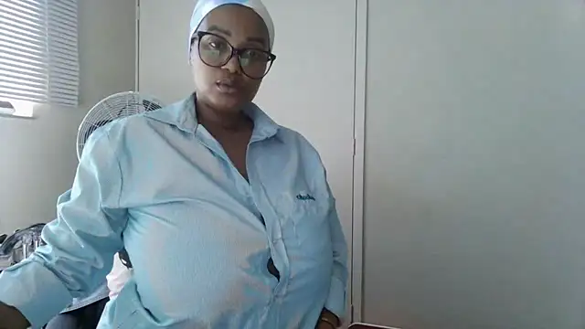 Snapshot of Charlie-Crawford chatting on 05.11.26 Charlie-Crawford online show from 05.11.26
