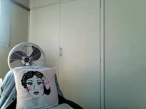 Snapshot of Charlie-Crawford chatting on 05.11.26 Charlie-Crawford online show from 05.11.26