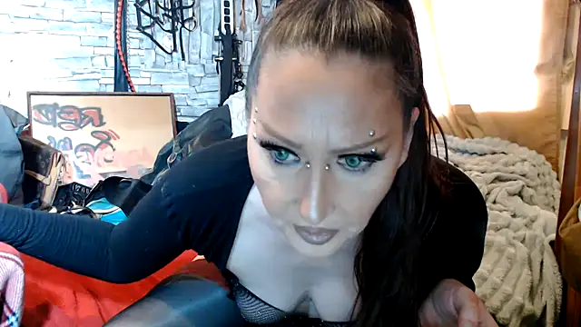 Snapshot of dominatrixredsonyja chatting on 06.07.26 dominatrixredsonyja online show from 06.07.26