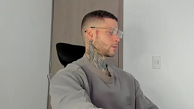 Snapshot of _jamesleandros1 chatting on 01.15.26 jamesleandros1 online show from 01.15.26