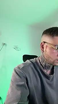 Snapshot of _jamesleandros1 chatting on 02.02.26 jamesleandros1 online show from 02.02.26