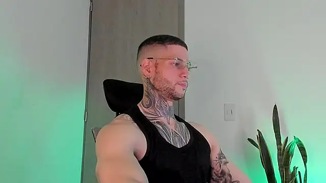 Snapshot of _jamesleandros1 chatting on 02.11.26 jamesleandros1 online show from 02.11.26