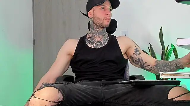 Snapshot of _jamesleandros1 chatting on 02.15.26 jamesleandros1 online show from 02.15.26