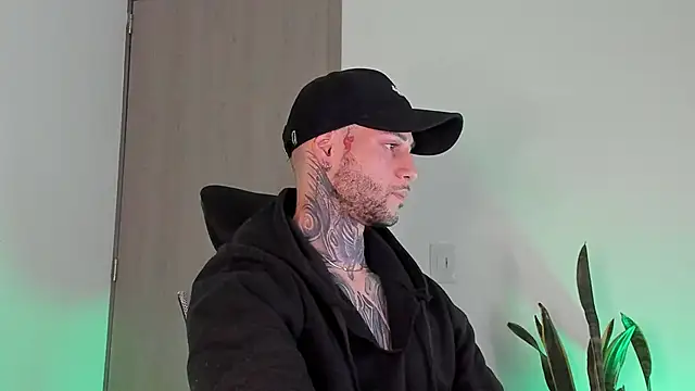 Snapshot of _jamesleandros1 chatting on 02.17.26 jamesleandros1 online show from 02.17.26