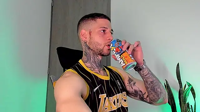 Snapshot of _jamesleandros1 chatting on 02.22.26 jamesleandros1 online show from 02.22.26