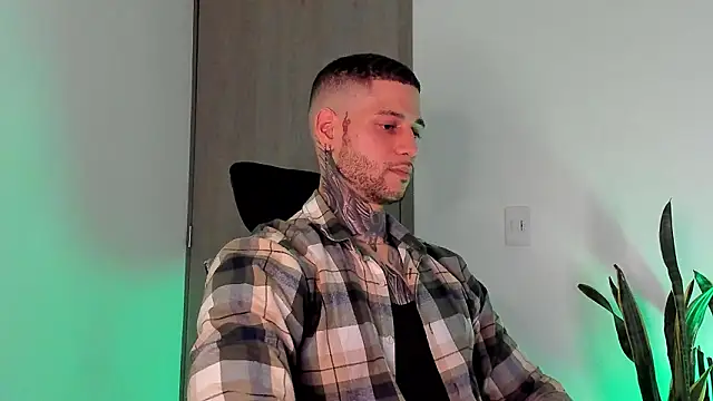 Snapshot of _jamesleandros1 chatting on 02.25.26 jamesleandros1 online show from 02.25.26