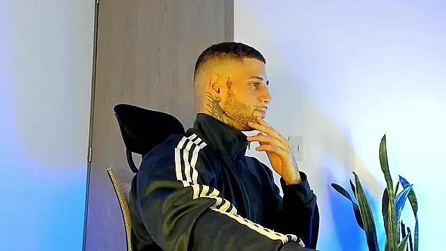 Snapshot of _jamesleandros1 chatting on 02.26.26 jamesleandros1 online show from 02.26.26