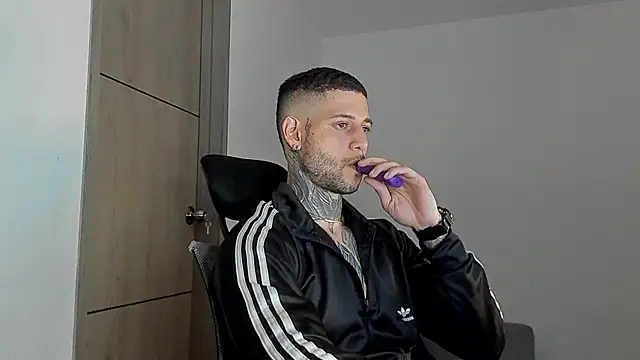  jamesleandros1 online show from 06.10.26