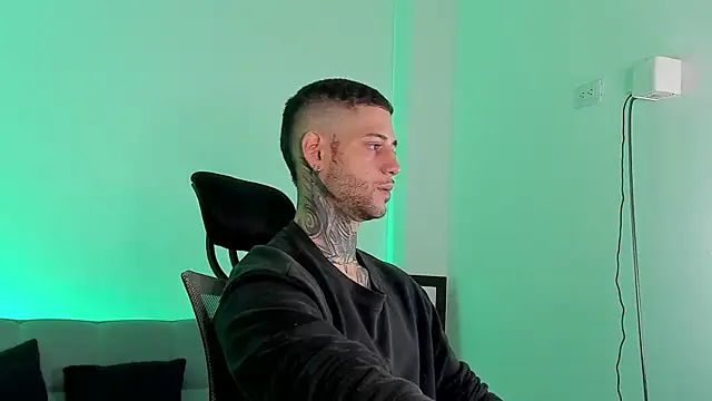  jamesleandros1 online show from 07.04.26