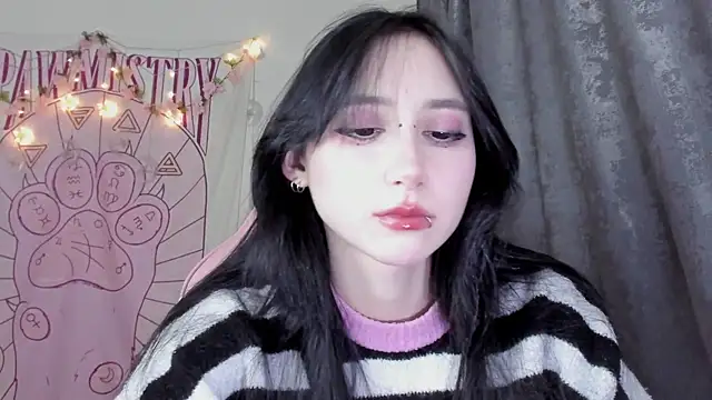 Holy420lolii online show from 11.16.25