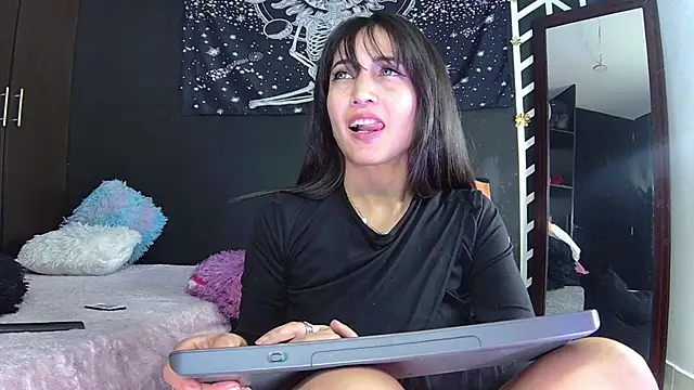 EvangelineCors online show from 09.12.25