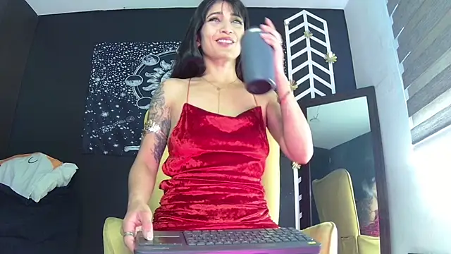 EvangelineCors online show from 02.14.26