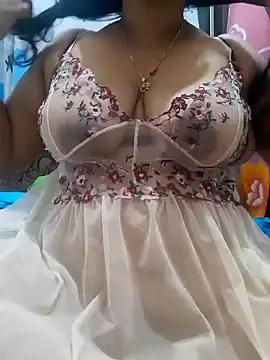 Snapshot of chubby_wife chatting on 12.28.24 chubby wife online show from 12.28.24