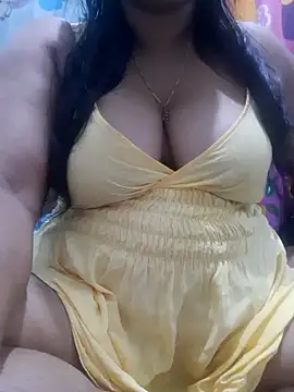Snapshot of chubby_wife chatting on 01.23.25 chubby wife online show from 01.23.25