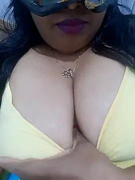 Snapshot of chubby_wife chatting on 02.08.25 chubby wife online show from 02.08.25