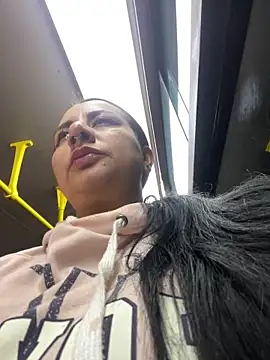 Abril Luv online show from 03.20.25