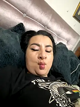 Abril Luv online show from 11.27.25