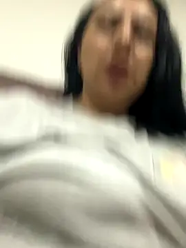 Abril Luv online show from 12.04.25