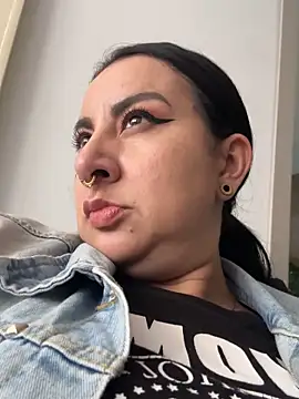 Abril Luv online show from 02.11.26