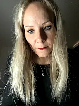 Snapshot of Sexual_Lovable_Doll chatting on 10.27.25 Sexual Lovable Doll online show from 10.27.25