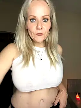 Snapshot of Sexual_Lovable_Doll chatting on 11.15.25 Sexual Lovable Doll online show from 11.15.25