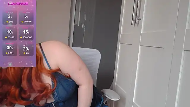 Snapshot of FluffyRainbowKity chatting on 10.31.25 FluffyRainbowKity online show from 10.31.25