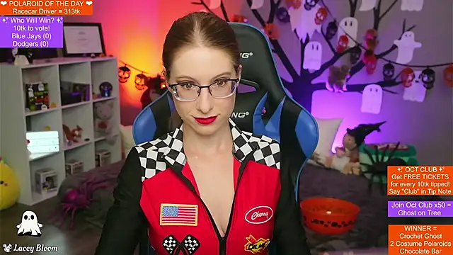 TheLaceyBloom online show from 10.30.25