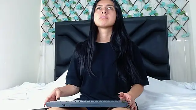 EmmaWilliamss online show from 10.08.25