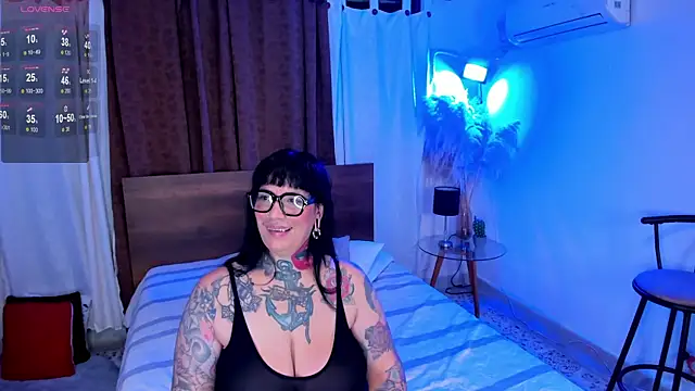 Snapshot of VampGirl1 chatting on 07.19.26 VampGirl1 online show from 07.19.26