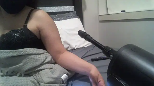 Snapshot of lofibunni chatting on 02.22.26 lofibunni online show from 02.22.26