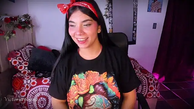 victoriaasaenz  online show from 06.04.26