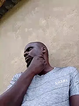 Snapshot of Leebwoy20 chatting on 10.31.25 Leebwoy20 online show from 10.31.25