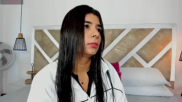 Snapshot of ZiaCalifa chatting on 04.14.26 ZiaCalifa online show from 04.14.26