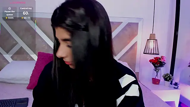 Snapshot of ZiaCalifa chatting on 04.21.26 ZiaCalifa online show from 04.21.26