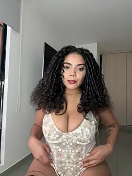 Mariecurl online show from 04.05.26