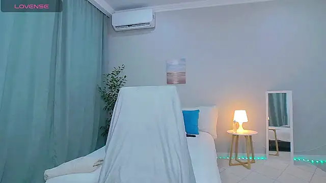 Snapshot of Dalili chatting on 04.19.26 Dalili online show from 04.19.26