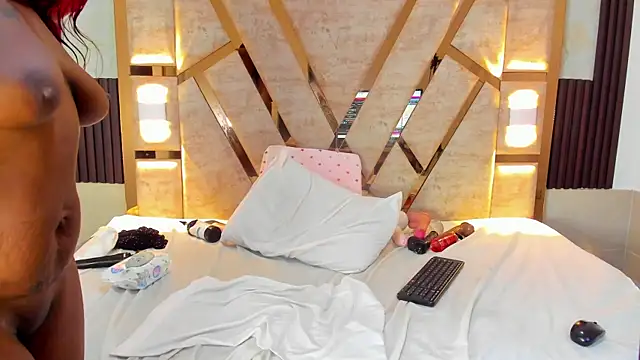 Athenea Mills online show from 03.18.25