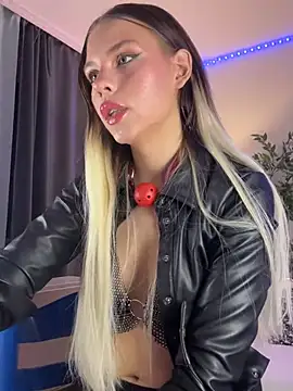 Snapshot of KittyKatyDream chatting on 01.11.25 KittyKatyDream online show from 01.11.25