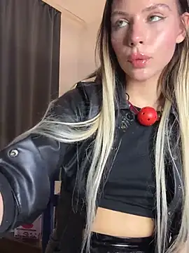 Snapshot of KittyKatyDream chatting on 03.02.25 KittyKatyDream online show from 03.02.25