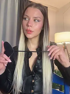 Snapshot of KittyKatyDream chatting on 03.10.25 KittyKatyDream online show from 03.10.25