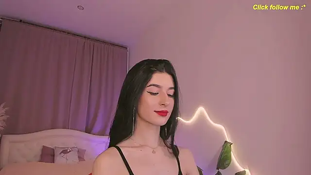 Snapshot of LauraCoy chatting on 05.06.26 LauraCoy online show from 05.06.26